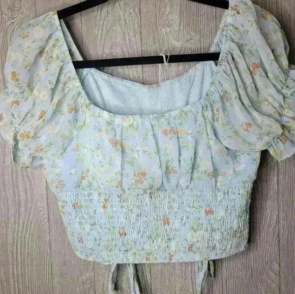 Crave Fame baby floral crop top size large. - Picture 3 of 4